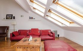 Nitb Certified Spacious Top Floor Apartment City Bound